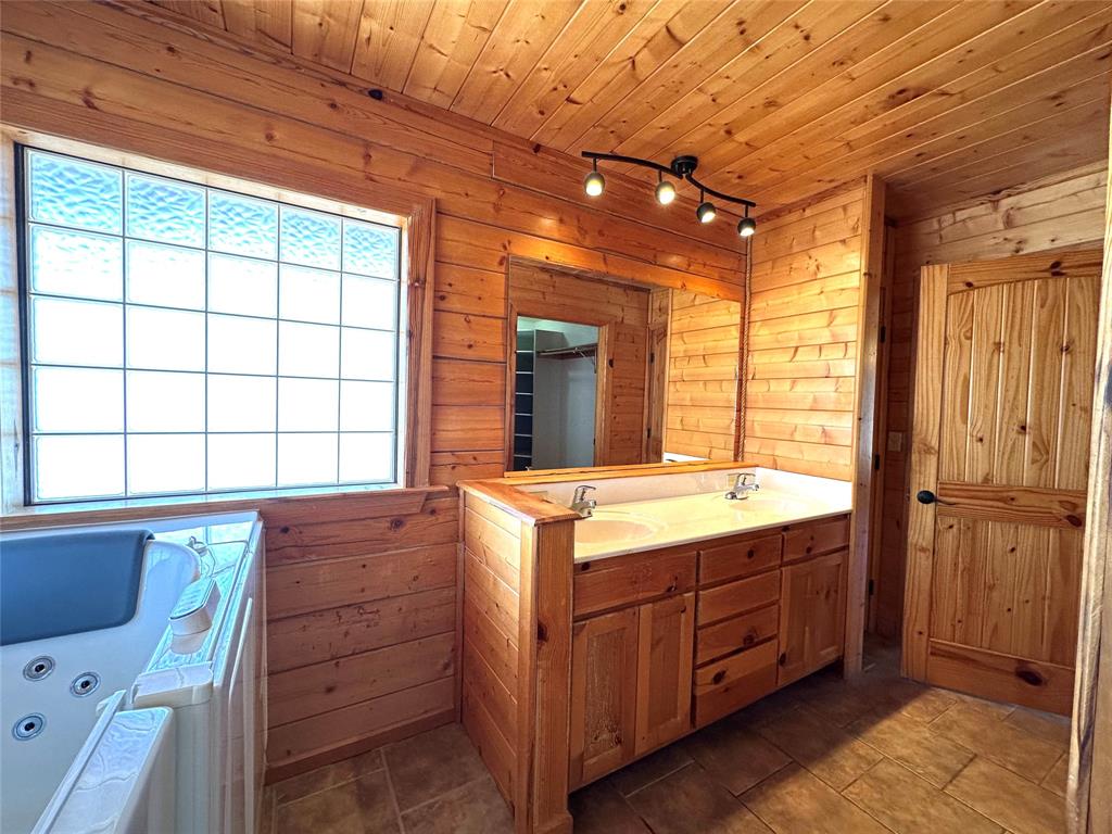 349 Lake Point Road Comanche, TX 76442 - Photo 12 of 40