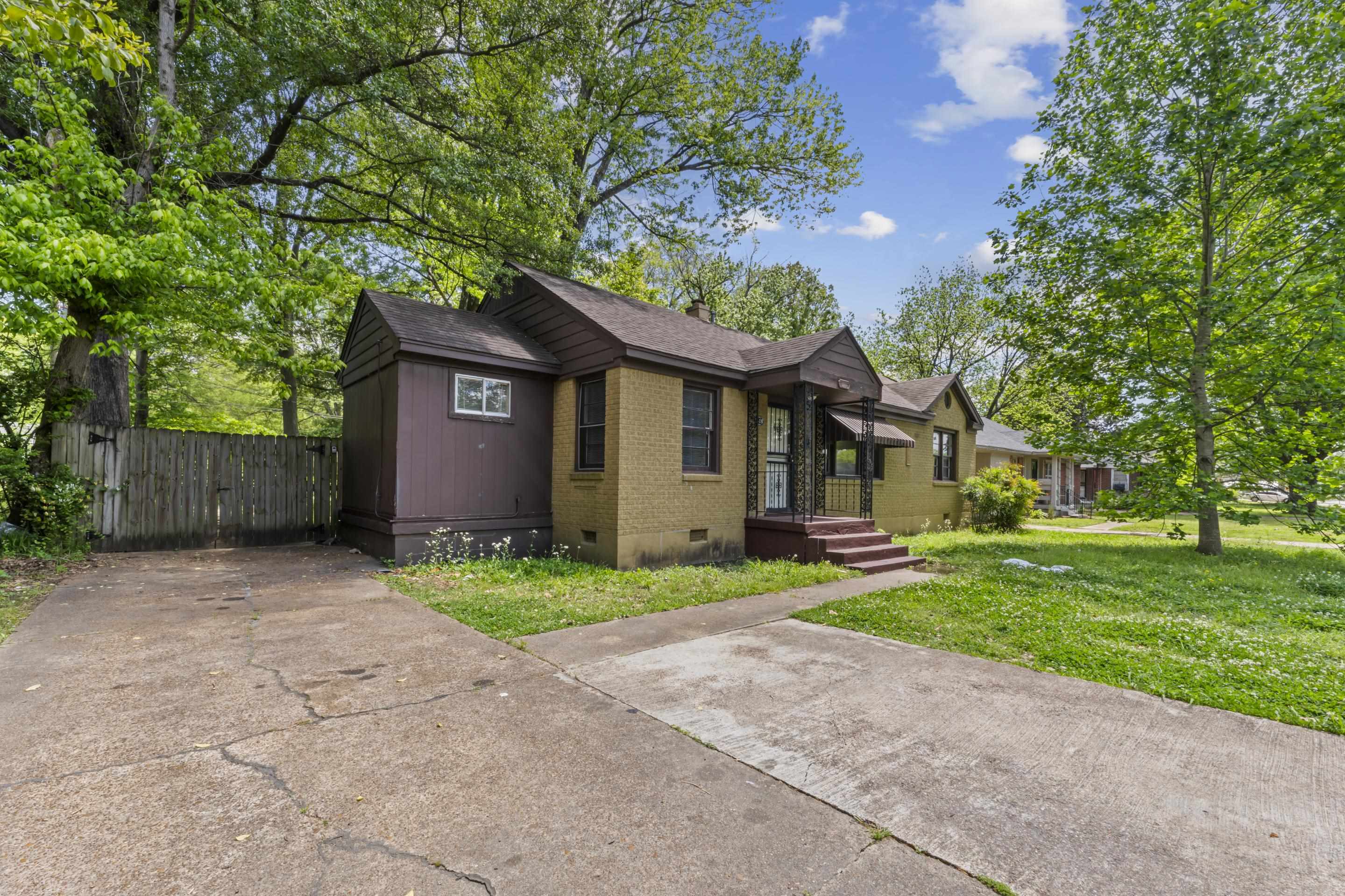 1418 South Perkins Road Memphis, TN 38117 - Photo 20 of 21 a front view of a house with a yard and garage