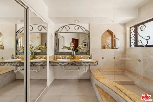 $2,495,000 | 11411 Dona Lola Drive, Studio City, CA 91604