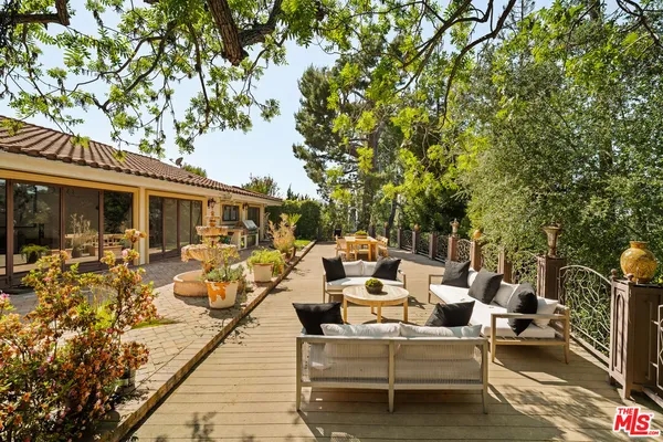 $2,495,000 | 11411 Dona Lola Drive, Studio City, CA 91604