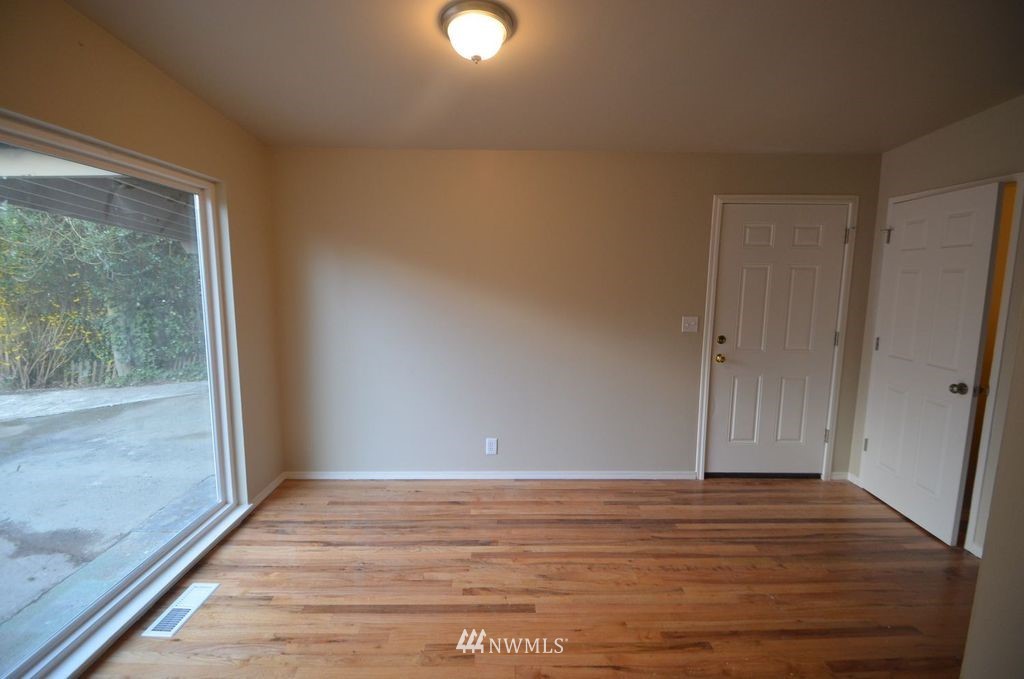 305 Northwest 6th Street Renton, WA 98057 - Photo 3 of 11 Gallery Image 3