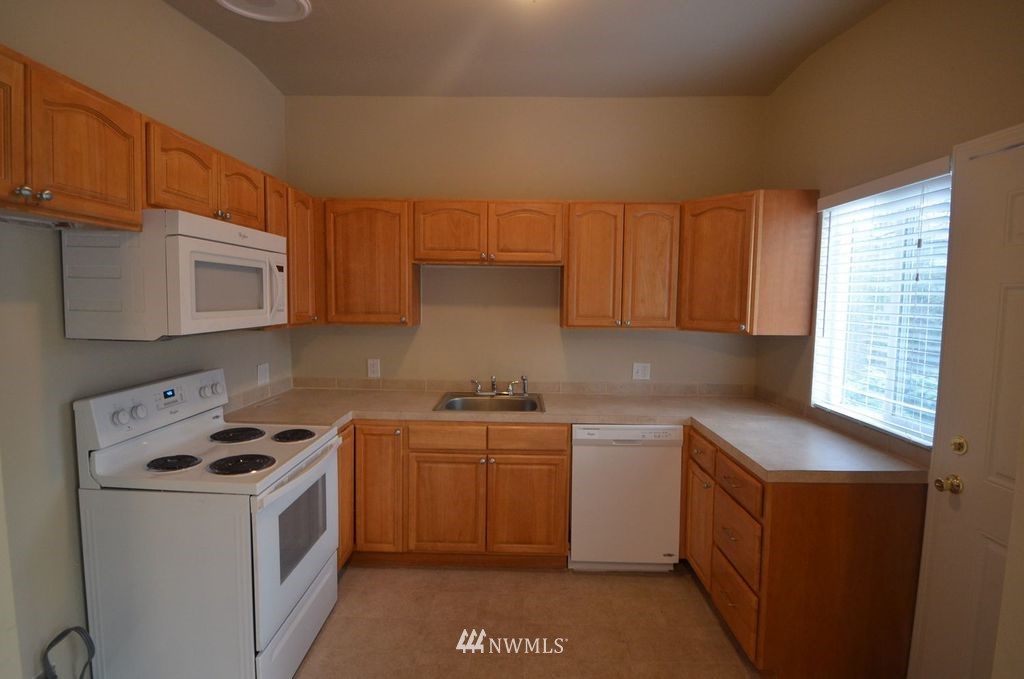 305 Northwest 6th Street Renton, WA 98057 - Photo 4 of 11 Gallery Image 4