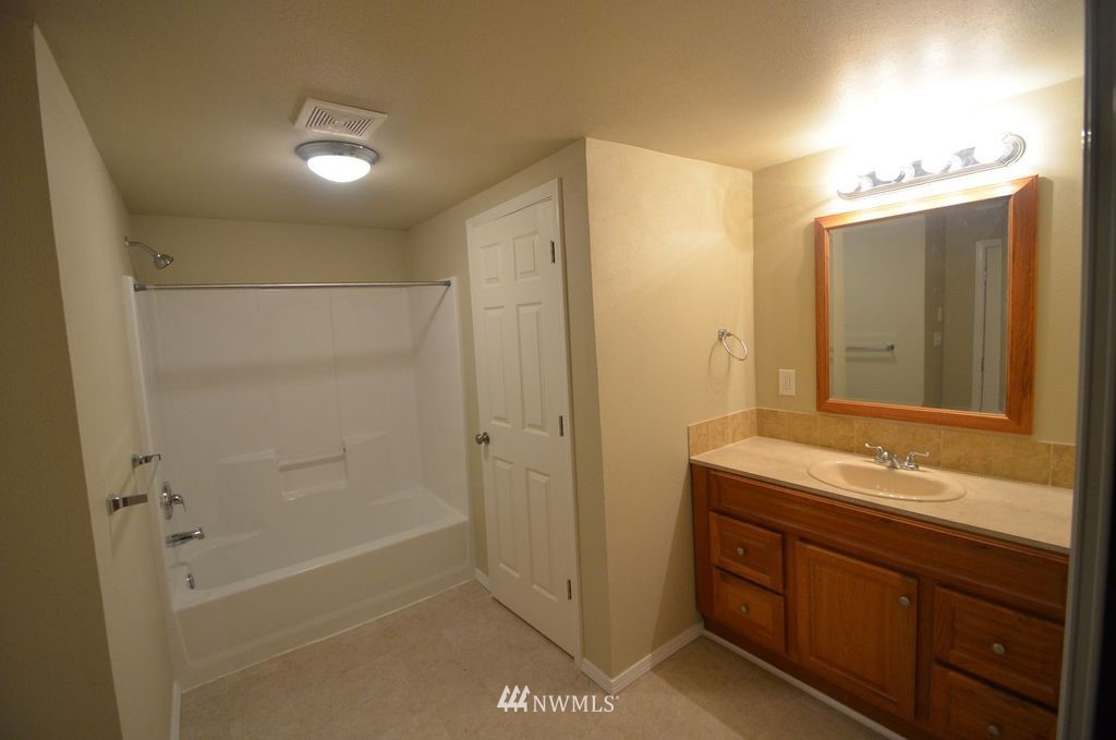 305 Northwest 6th Street Renton, WA 98057 - Photo 7 of 11 Gallery Image 7