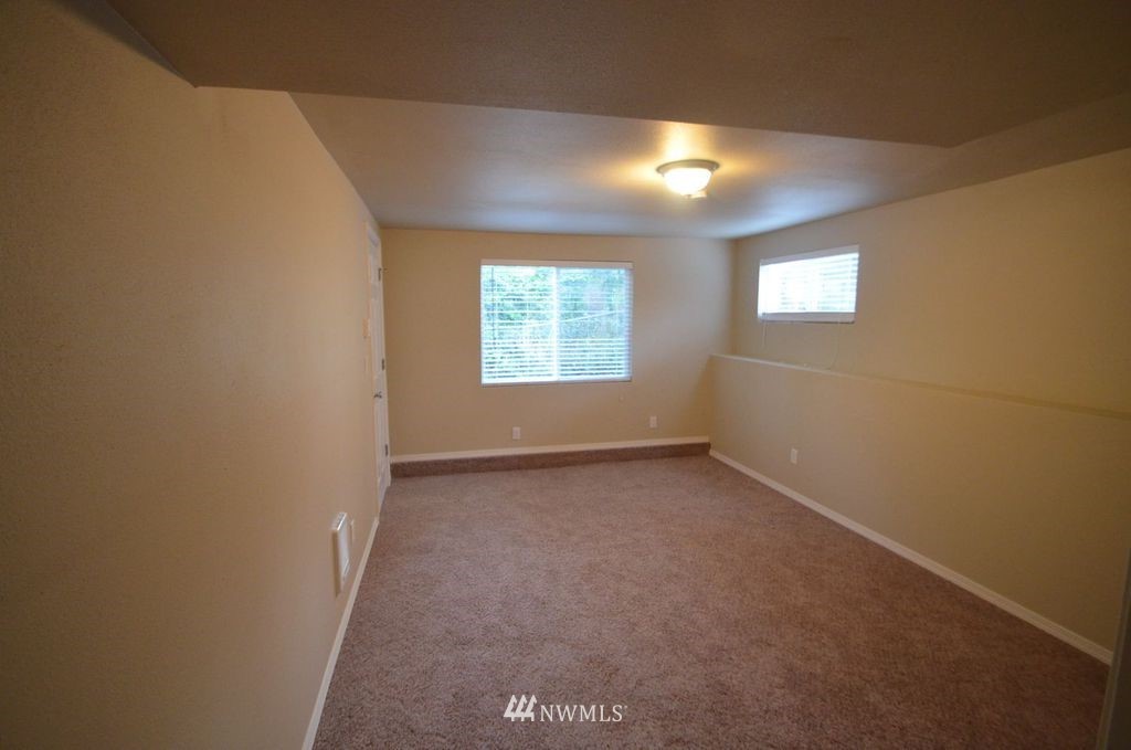 305 Northwest 6th Street Renton, WA 98057 - Photo 9 of 11 Gallery Image 9