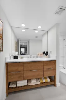 $1,195,000 | 5540 North Ocean Drive, Unit 14B, Singer Island, FL 33404
