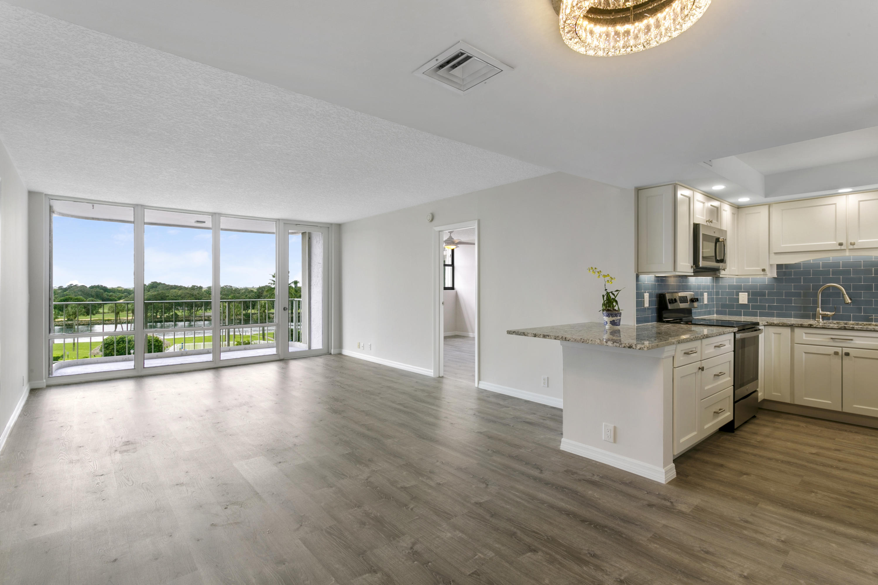 336 Golfview Road, Unit 515 North Palm Beach, FL 33408 - Photo 1 of 18 Kitchen+Dining+Living Room