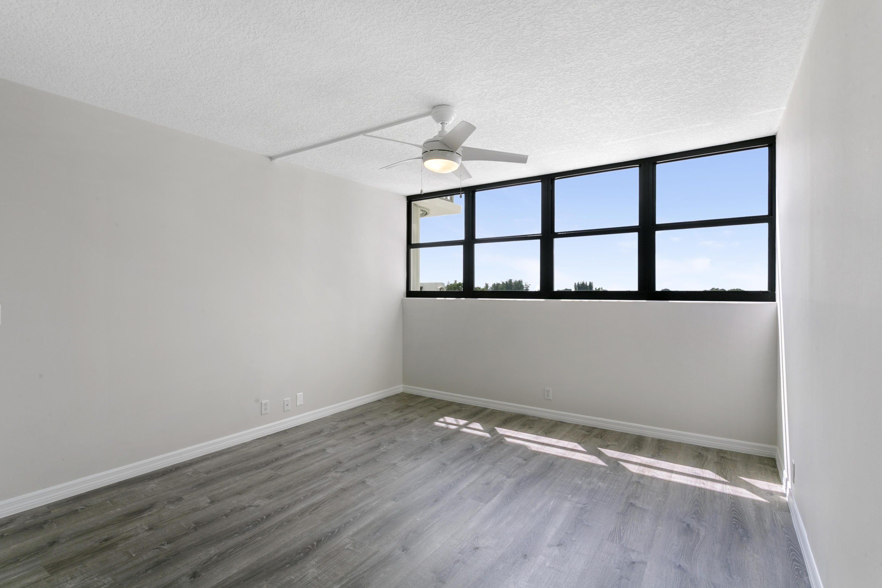 336 Golfview Road, Unit 515 North Palm Beach, FL 33408 - Photo 13 of 18 Second Bedroom 2