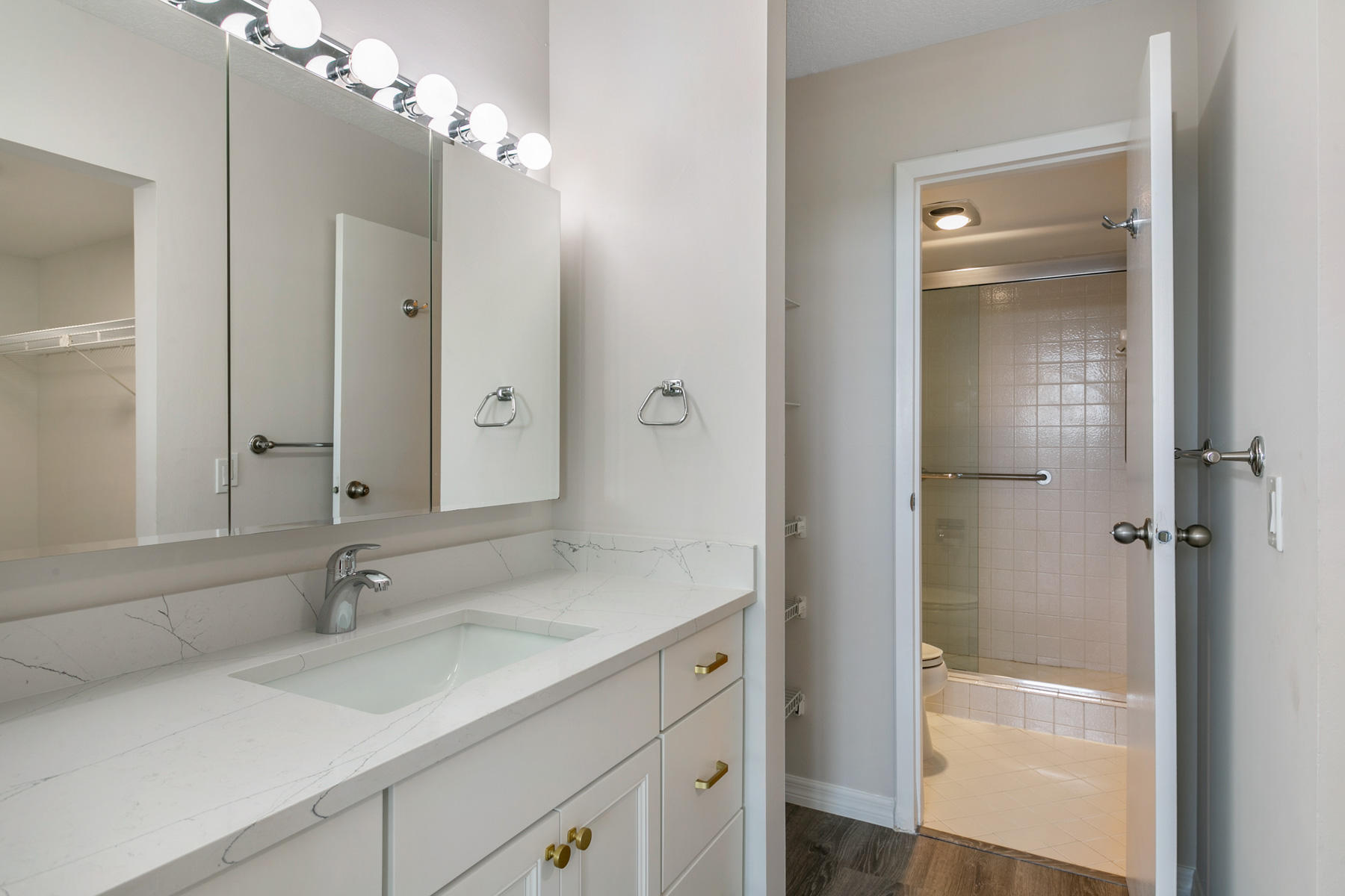 336 Golfview Road, Unit 515 North Palm Beach, FL 33408 - Photo 14 of 18 Second Bathroom_web