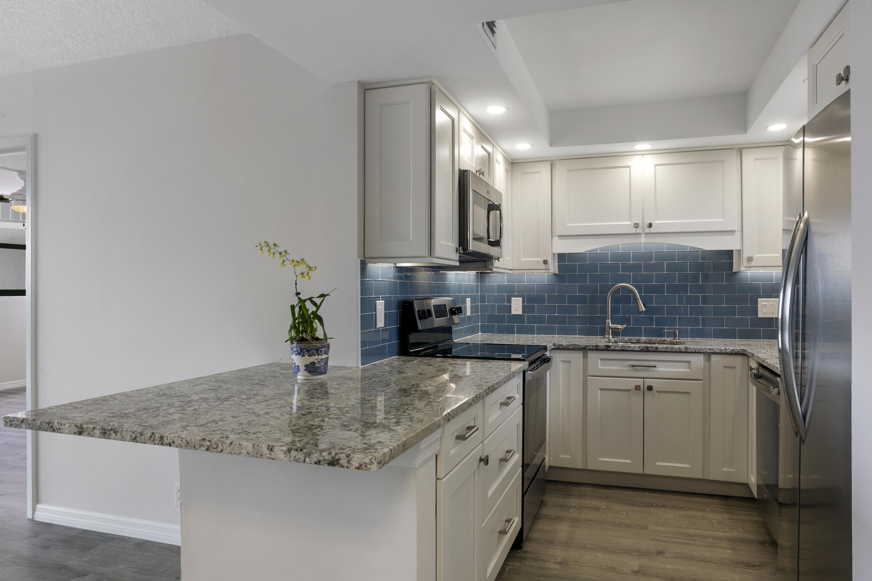 336 Golfview Road, Unit 515 North Palm Beach, FL 33408 - Photo 2 of 18 Kitchen 2