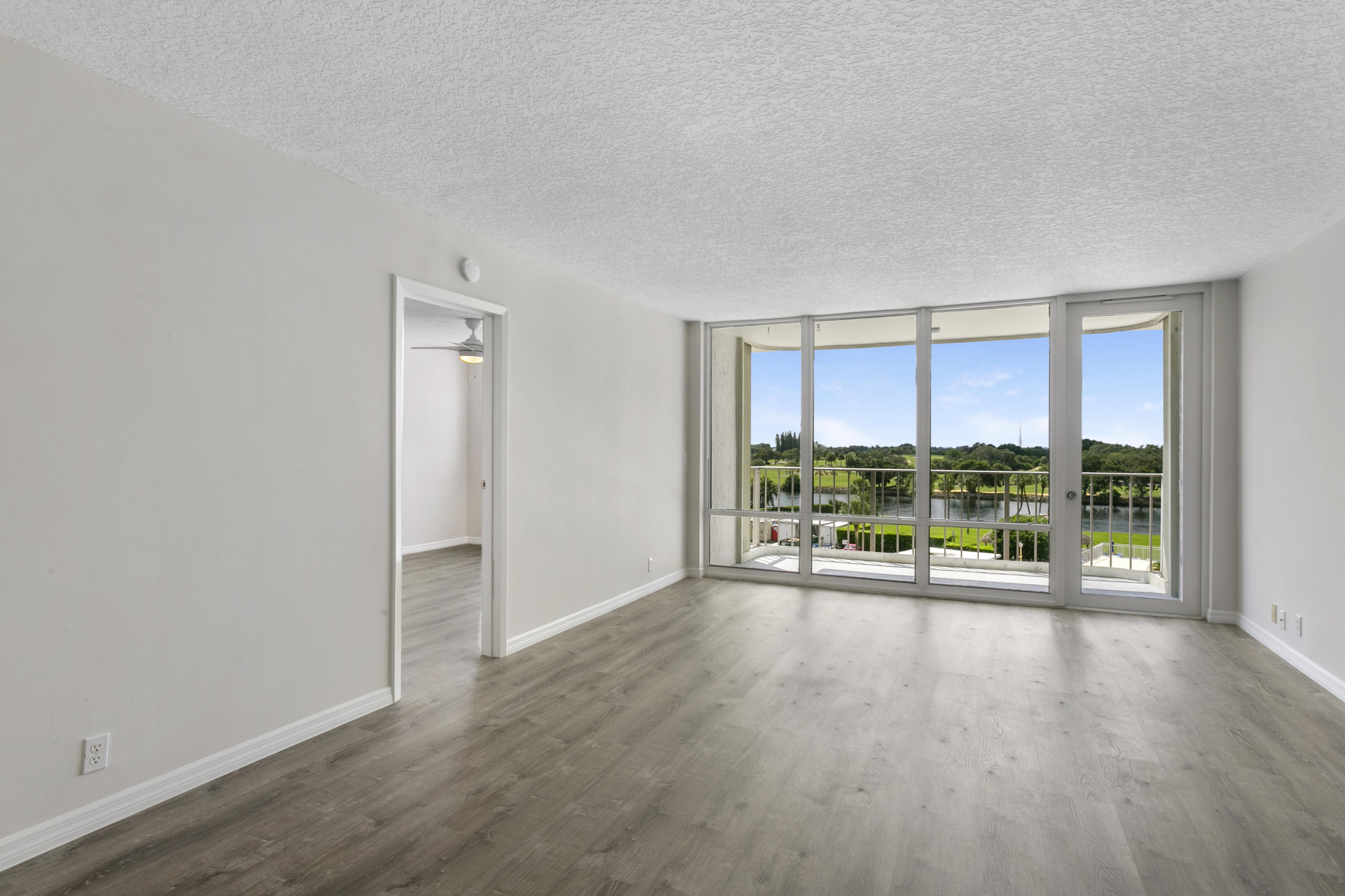 336 Golfview Road, Unit 515 North Palm Beach, FL 33408 - Photo 3 of 18 Dining+Living Room 2