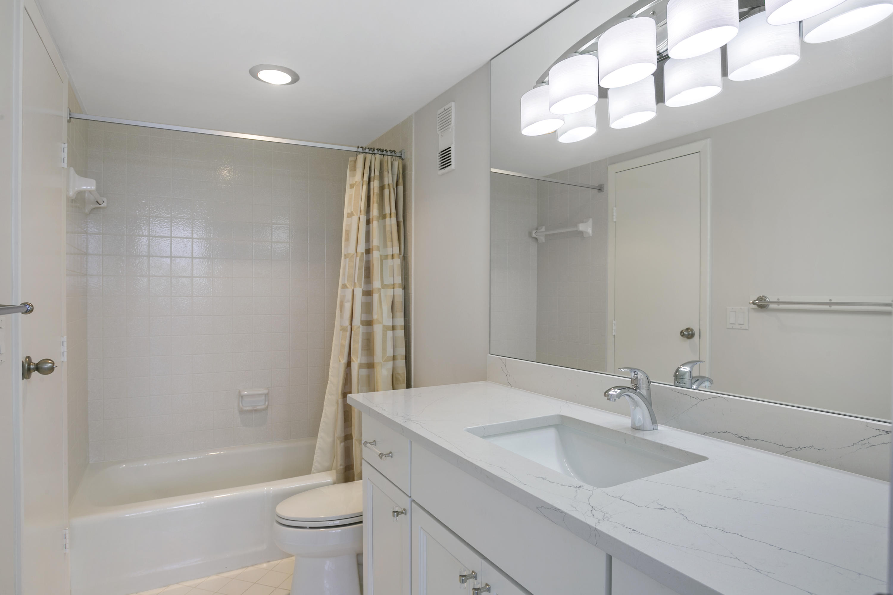 336 Golfview Road, Unit 515 North Palm Beach, FL 33408 - Photo 10 of 18 Master Bathroom