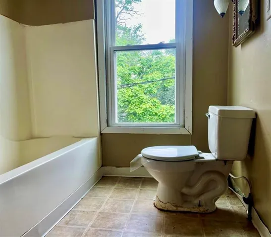 a view of a livingroom with a ceiling fan & a ceiling fan