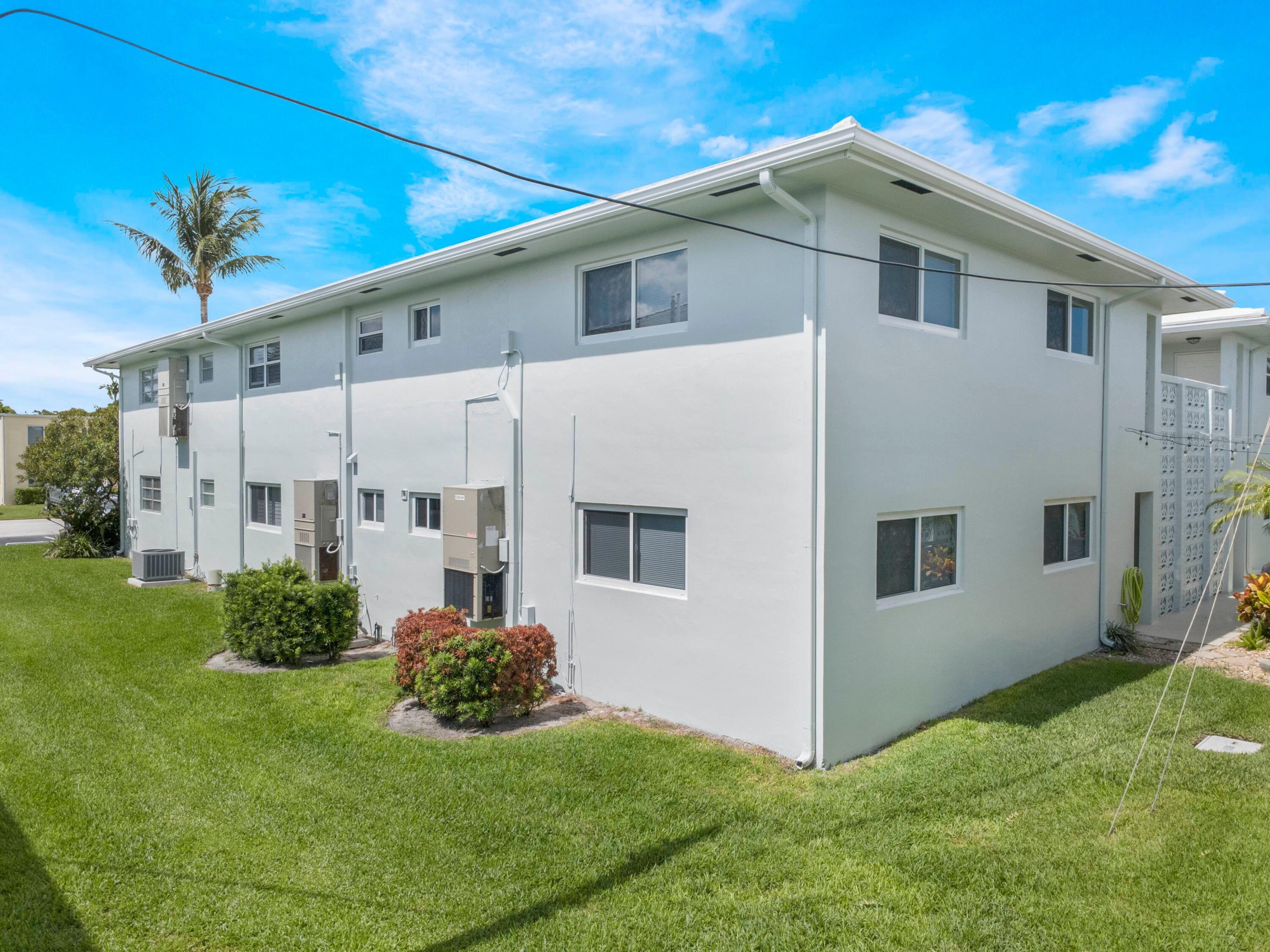2753 Northeast 28th Street, Unit 2E Lighthouse Point, FL 33064 - Photo 11 of 13 LH Rear