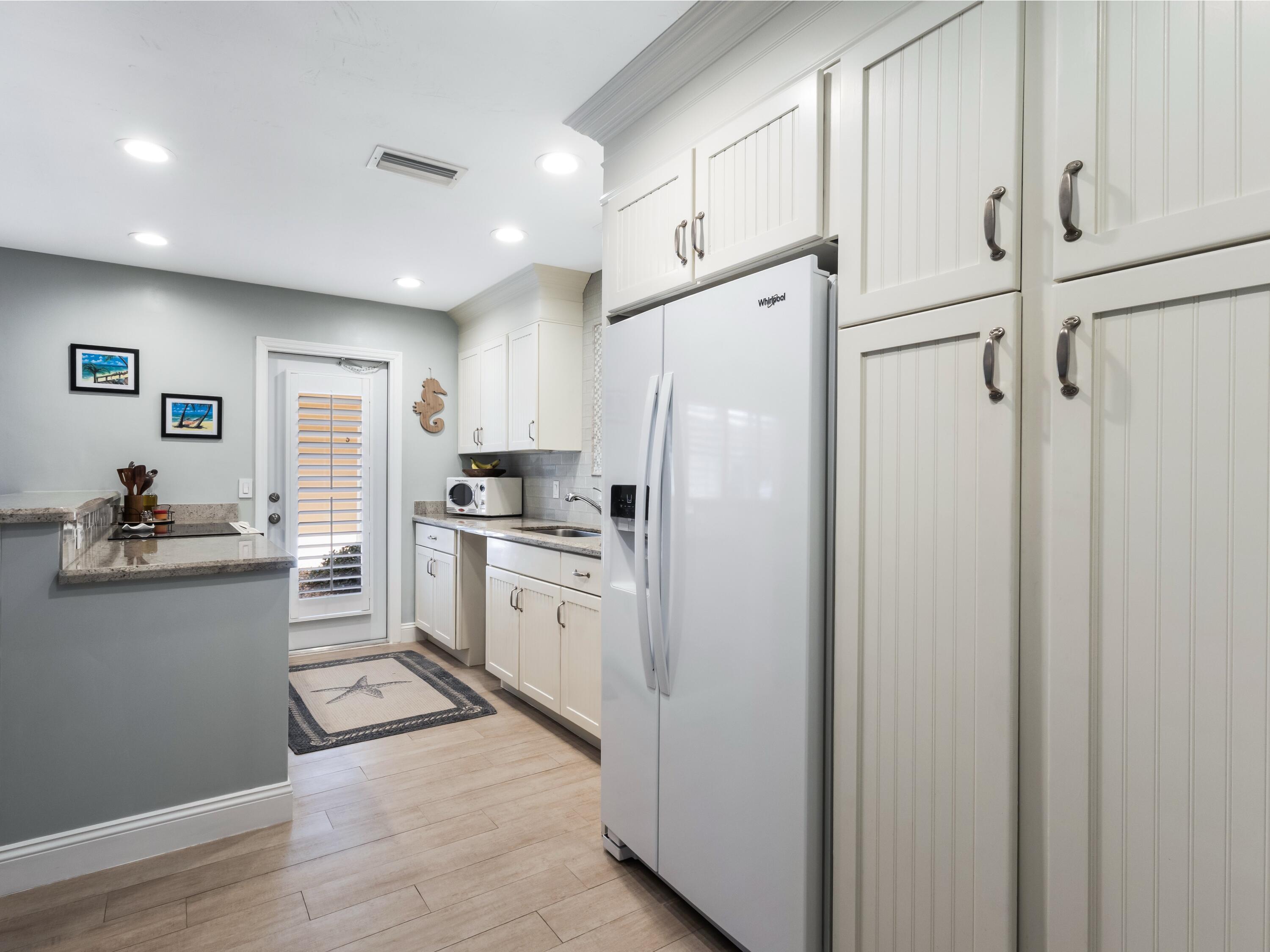 2753 Northeast 28th Street, Unit 2E Lighthouse Point, FL 33064 - Photo 5 of 13 Kitchen