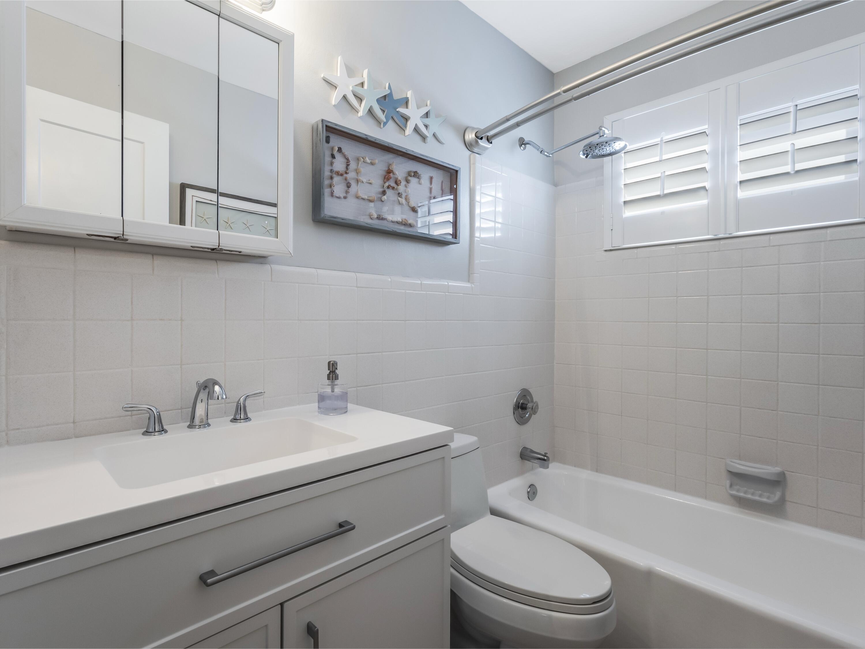 2753 Northeast 28th Street, Unit 2E Lighthouse Point, FL 33064 - Photo 8 of 13 Bathroom