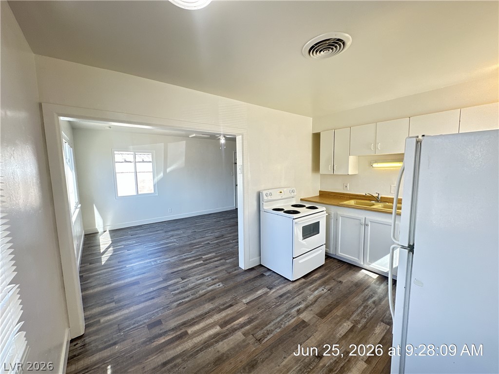 148 West Victory Road Henderson, NV 89015 - Photo 7 of 34