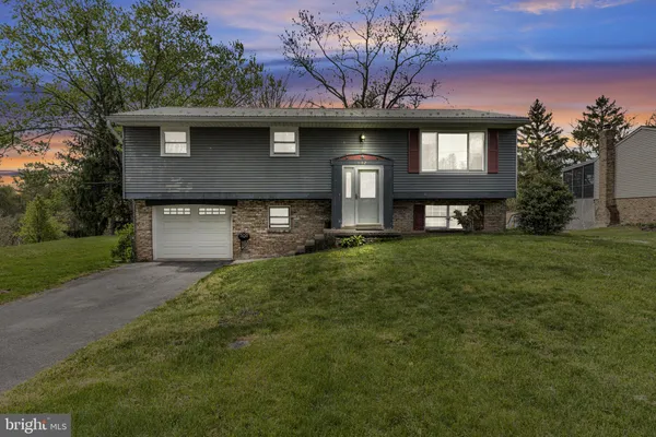 $269,900 | 832 Stoney Creek Drive, Dauphin, PA 17018