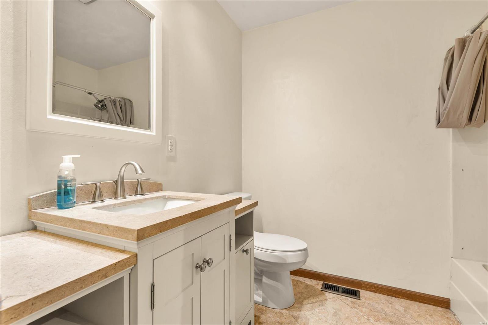 39 Innsbruck Lane Shiloh, IL 62221 - Photo 10 of 24 Gallery Image 10