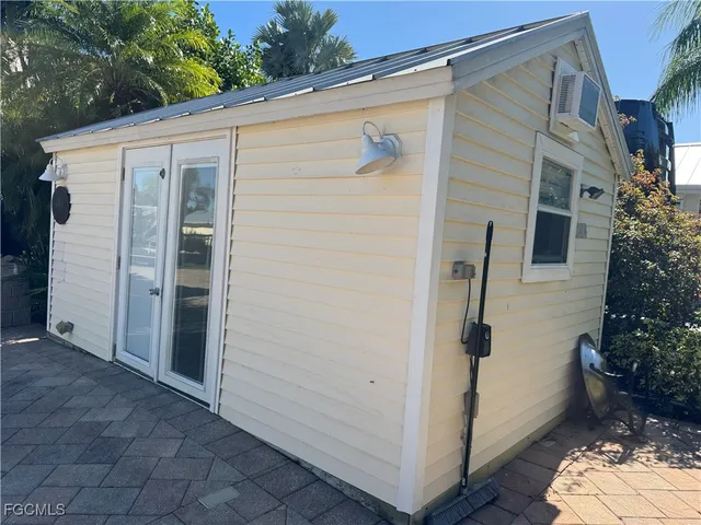 a view of a back yard of the house