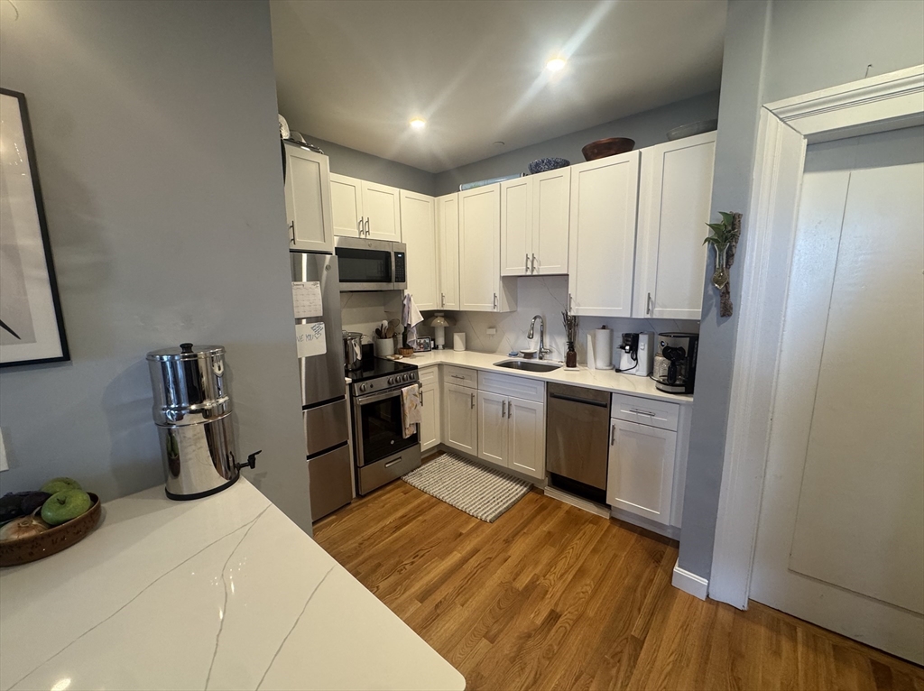 464 Beacon Street, Unit 3R Boston, MA 02115 - Photo 3 of 11