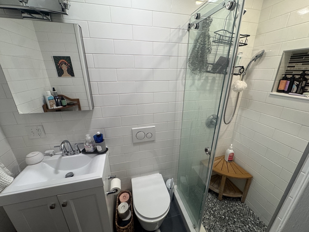 464 Beacon Street, Unit 3R Boston, MA 02115 - Photo 7 of 11