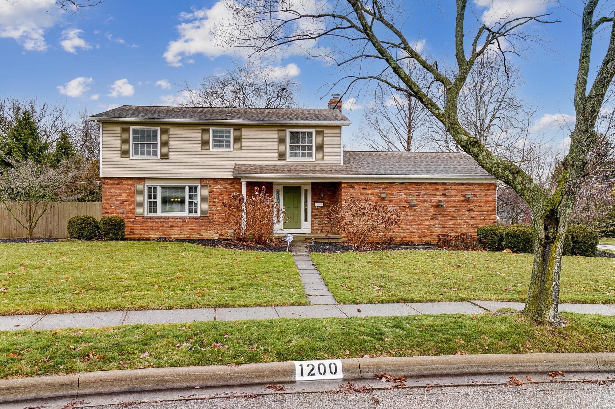 1200 Windham Road Columbus, OH 43220 - Photo 2 of 84 006