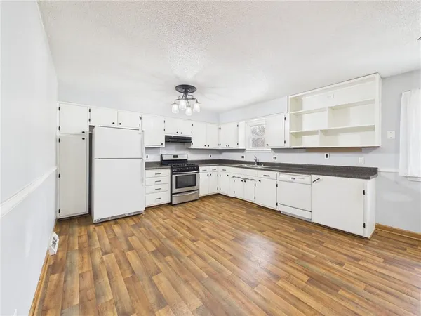 $239,000 | 611 Short Street, Knob Noster, MO 65336