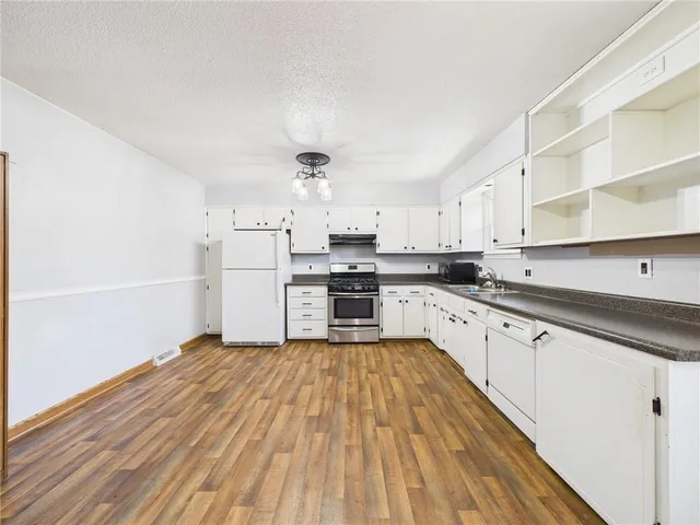 $240,000 | 611 Short Street, Knob Noster, MO 65336