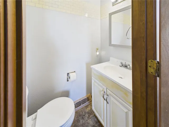 $240,000 | 611 Short Street, Knob Noster, MO 65336