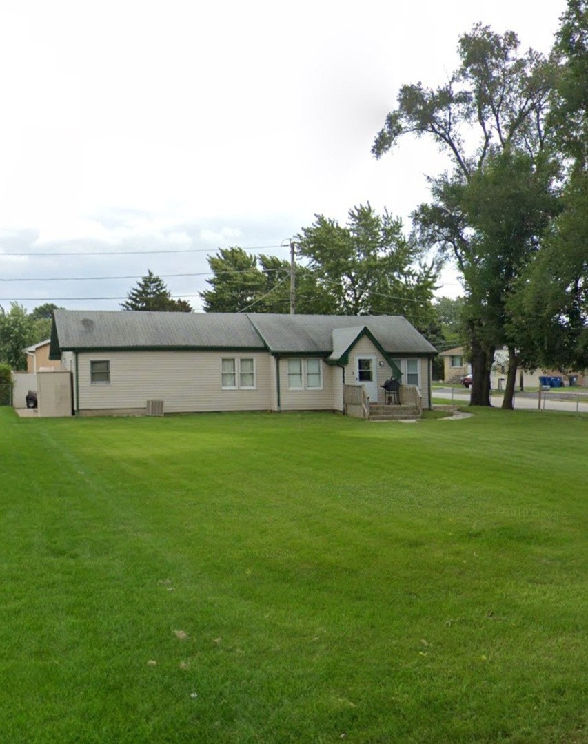 a view of a house with a big yard