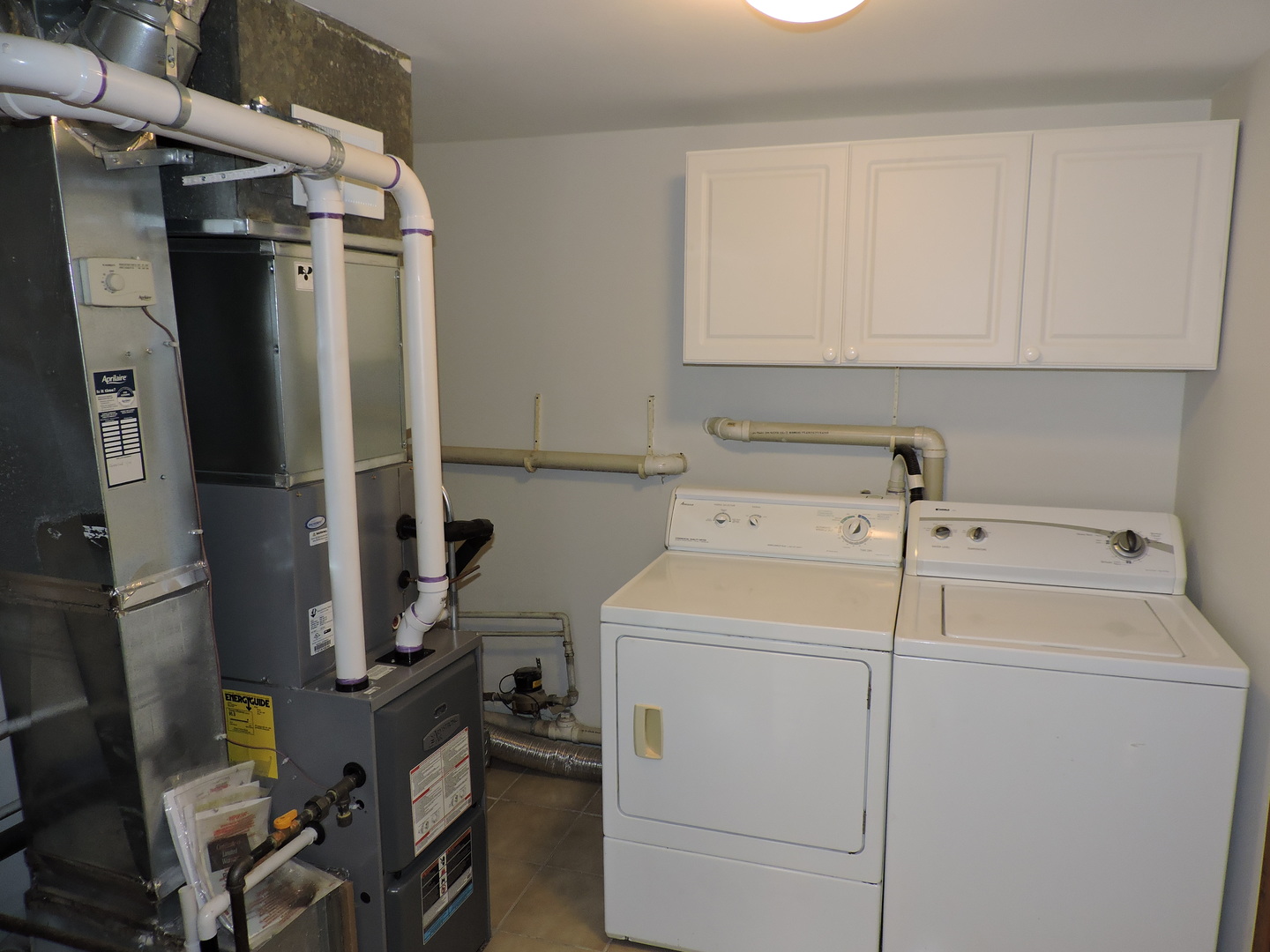 7749 79th Place Bridgeview, IL 60455 - Photo 13 of 19 a utility room with dryer and washer