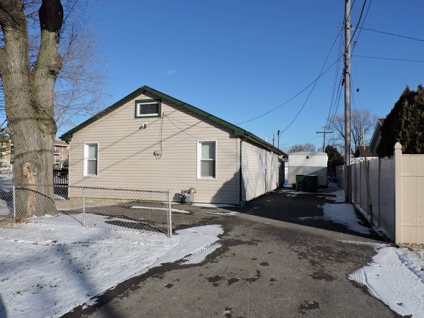 7749 79th Place Bridgeview, IL 60455 - Photo 18 of 19 a backyard of a house