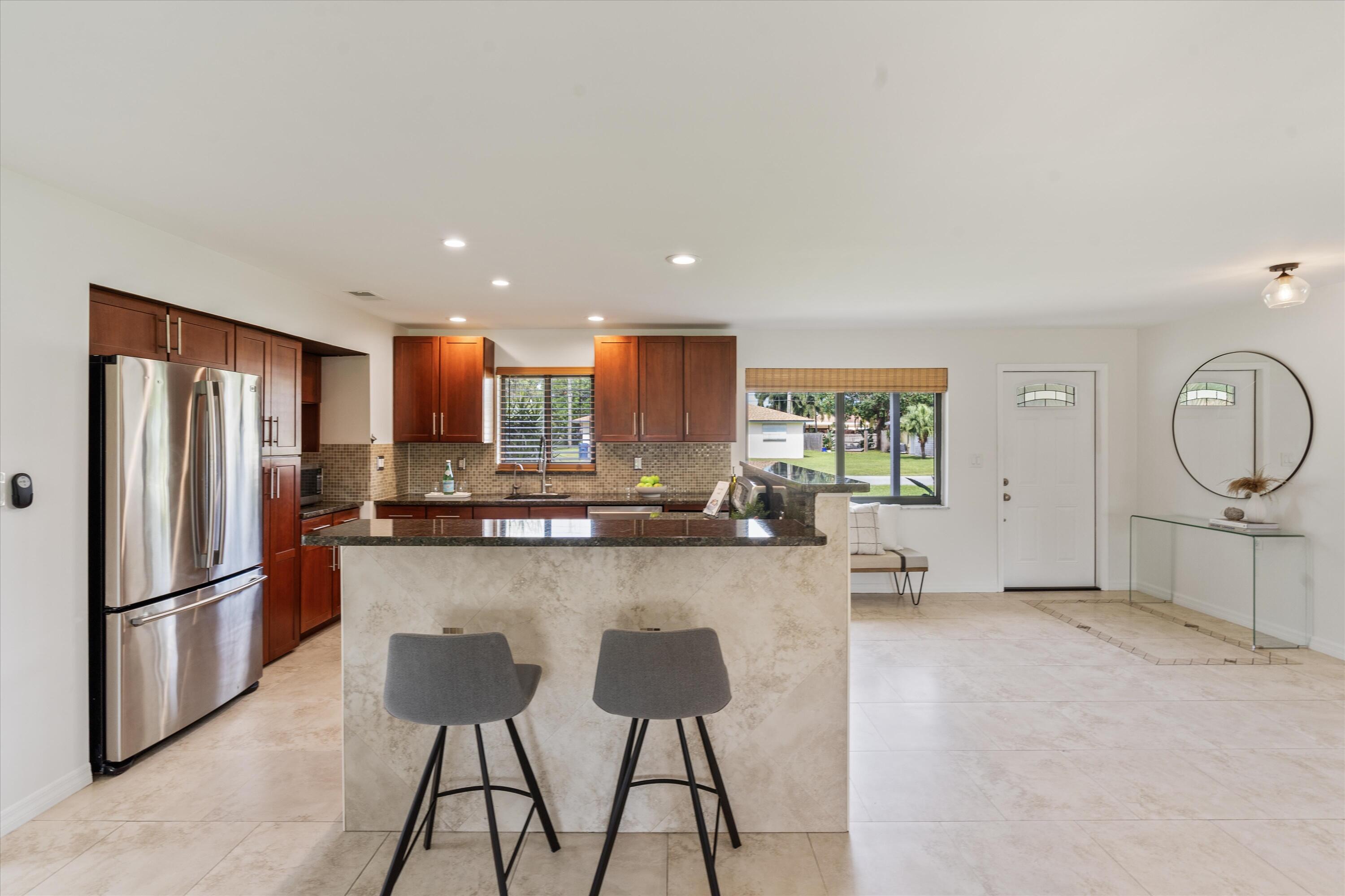 6 Windsor Road West Jupiter, FL 33469 - Photo 11 of 25 08-6 Windsor Road W Jupiter, FL-107