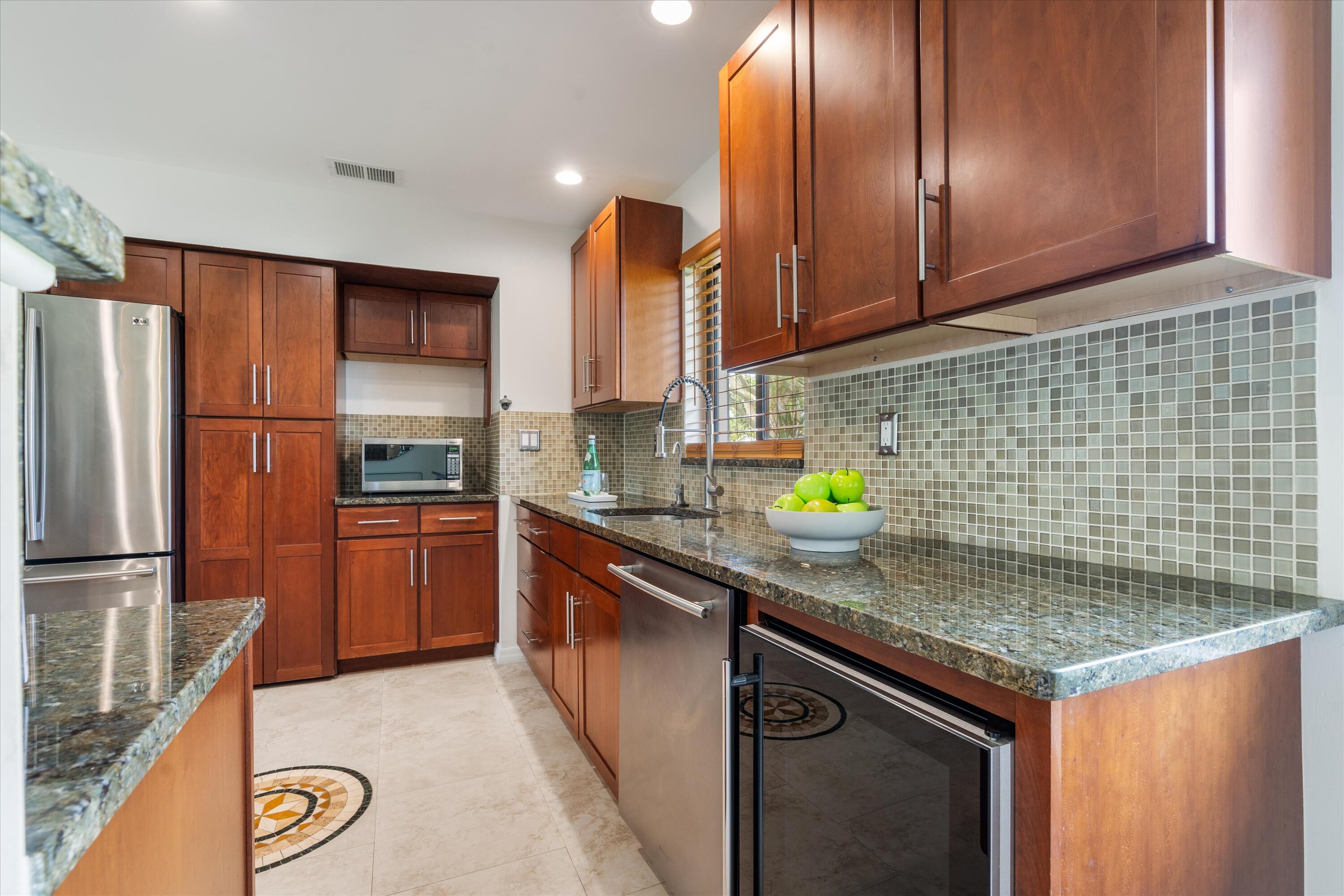 6 Windsor Road West Jupiter, FL 33469 - Photo 13 of 25 10-6 Windsor Road W Jupiter, FL-109