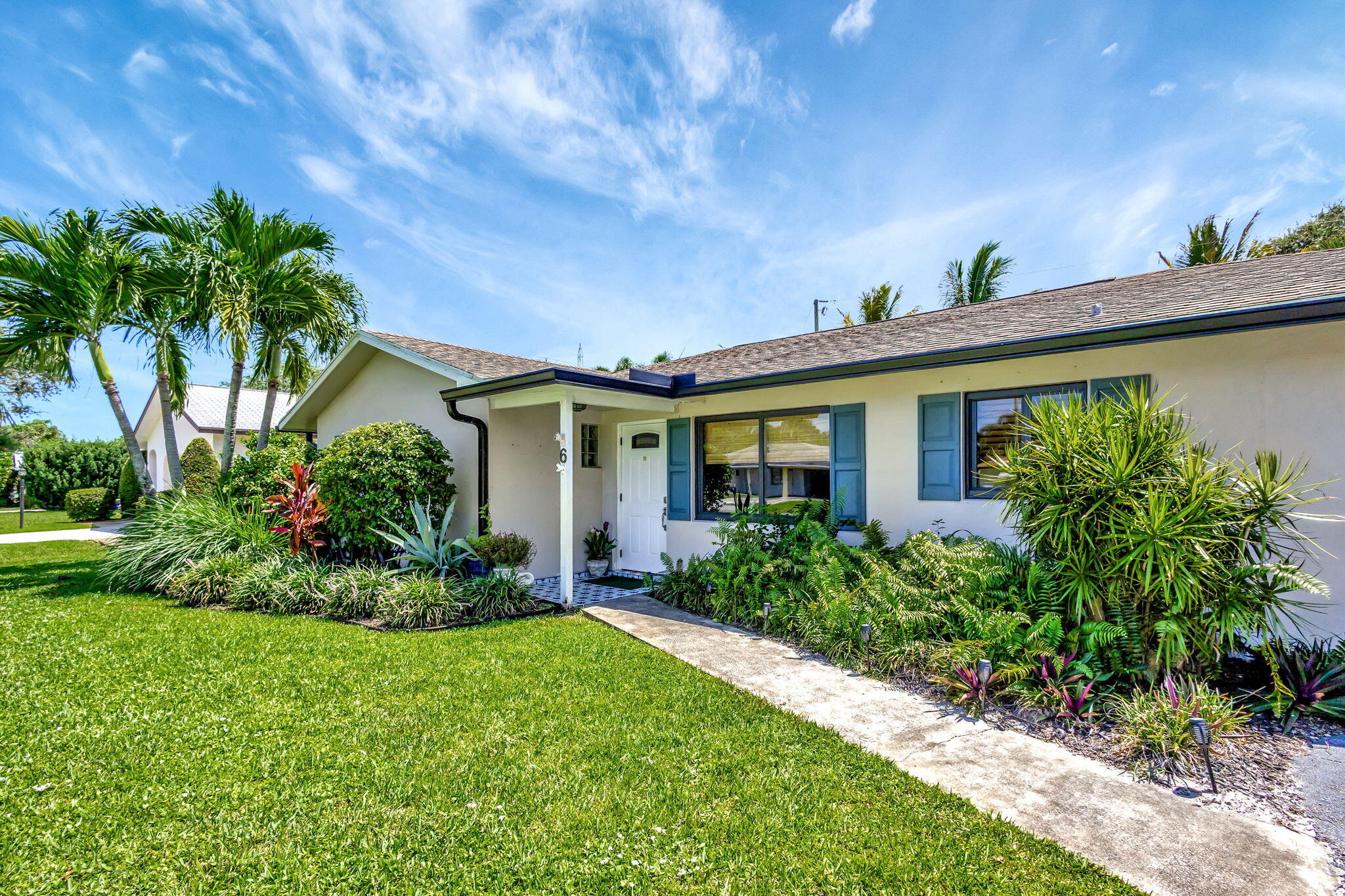 6 Windsor Road West Jupiter, FL 33469 - Photo 2 of 25 4-web-or-mls-5D1A2769
