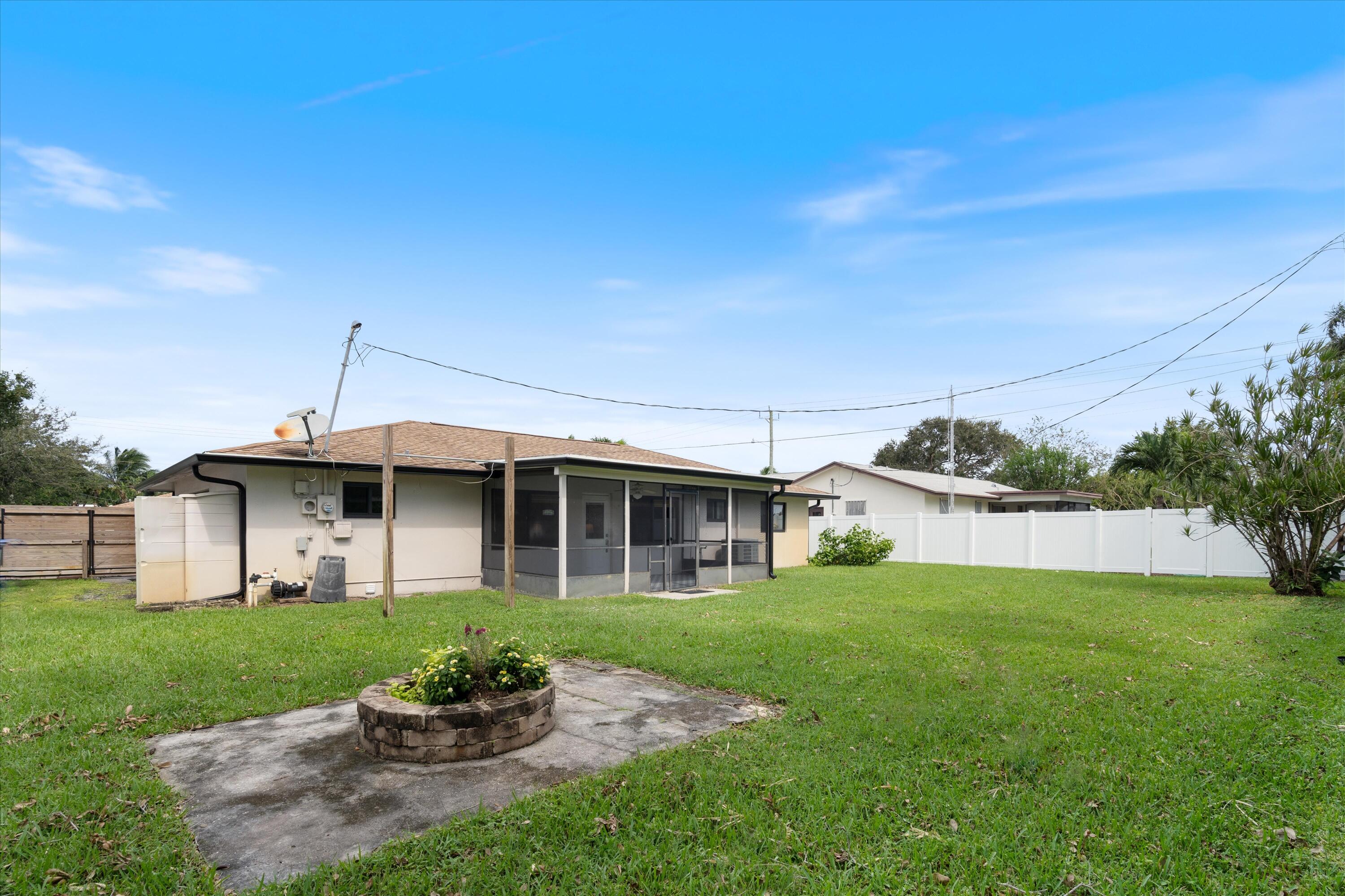 6 Windsor Road West Jupiter, FL 33469 - Photo 25 of 25 25-6 Windsor Road W Jupiter, FL-124