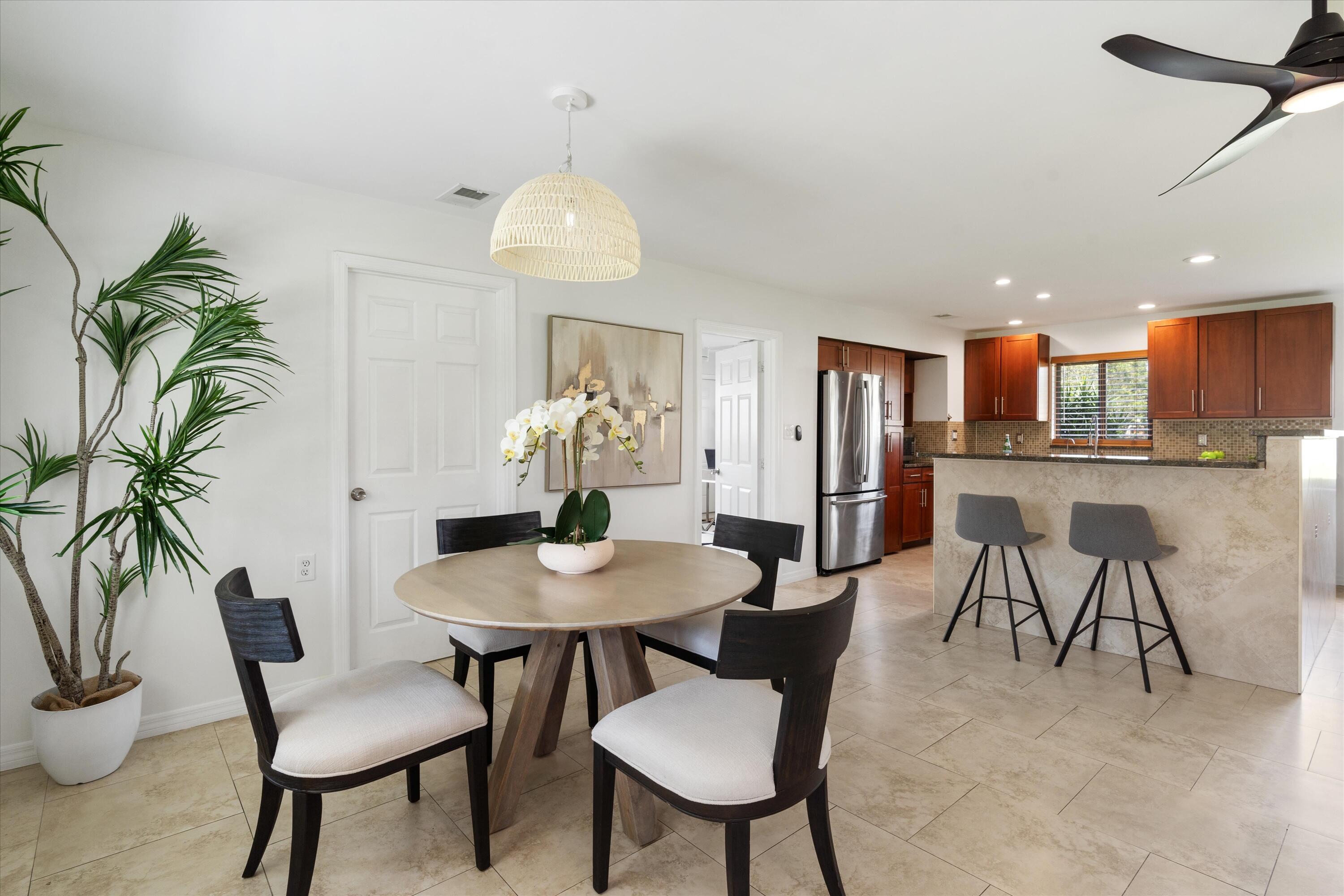 6 Windsor Road West Jupiter, FL 33469 - Photo 7 of 25 11-6 Windsor Road W Jupiter, FL-104