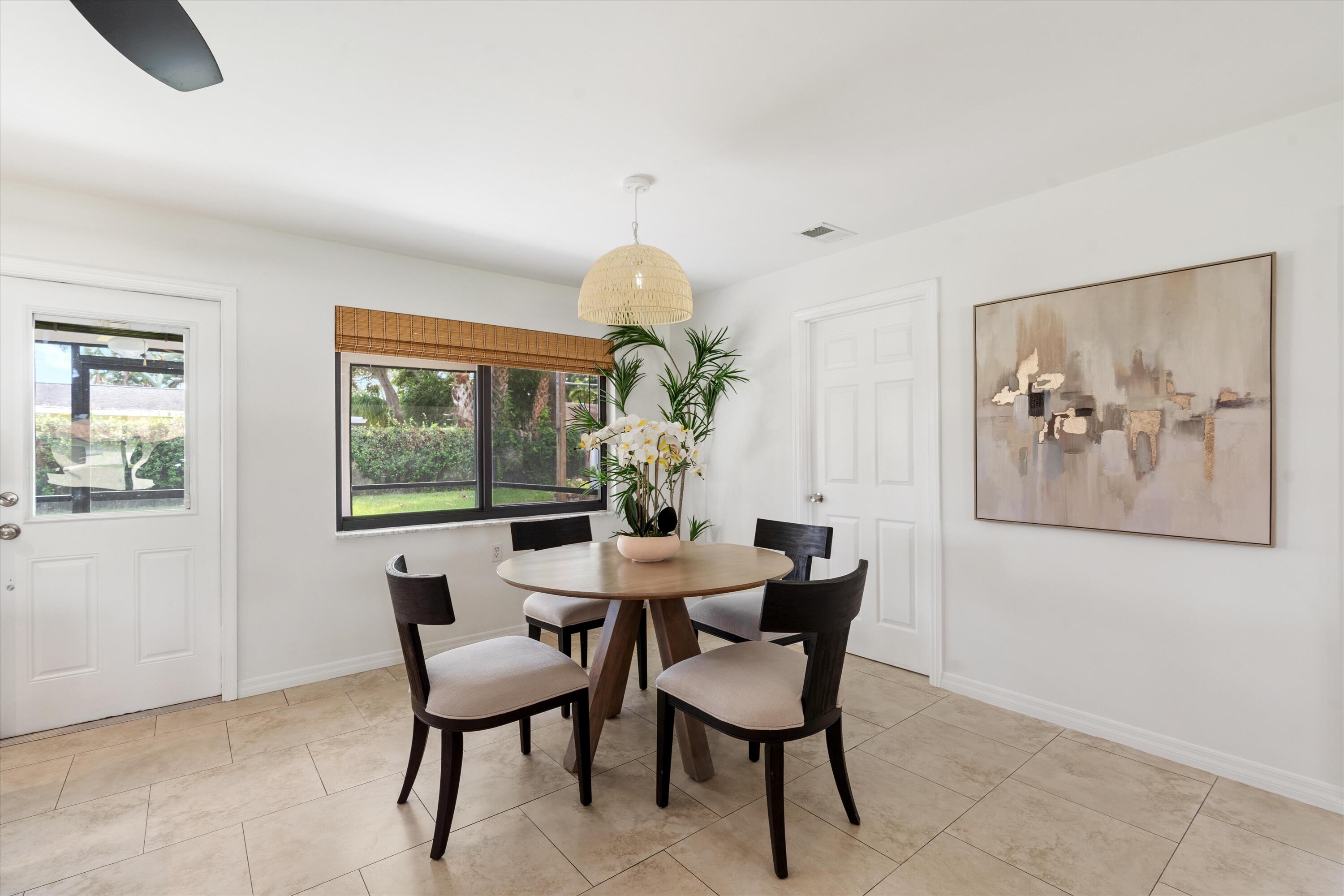 6 Windsor Road West Jupiter, FL 33469 - Photo 8 of 25 13-6 Windsor Road W Jupiter, FL-119