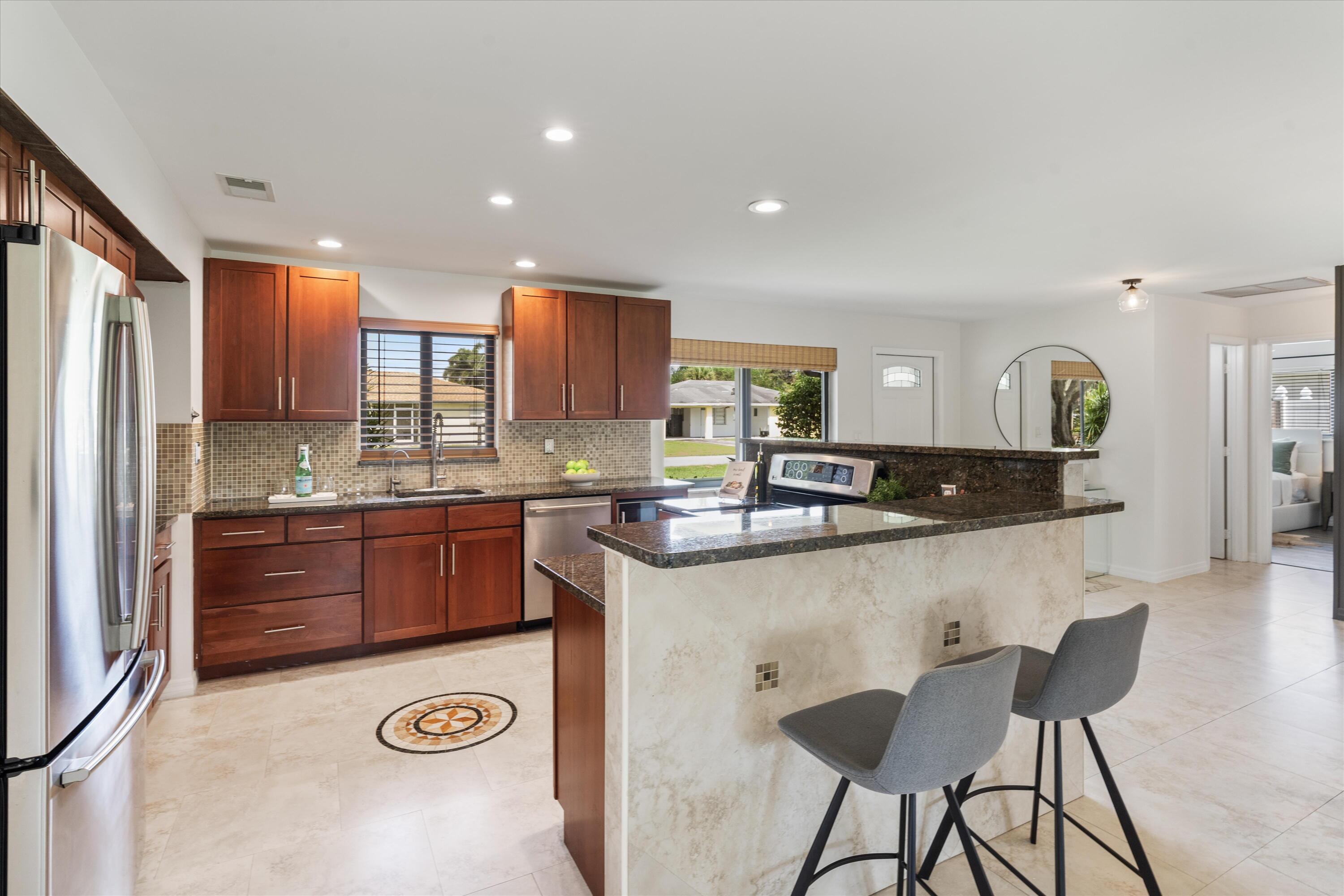 6 Windsor Road West Jupiter, FL 33469 - Photo 10 of 25 07-6 Windsor Road W Jupiter, FL-106