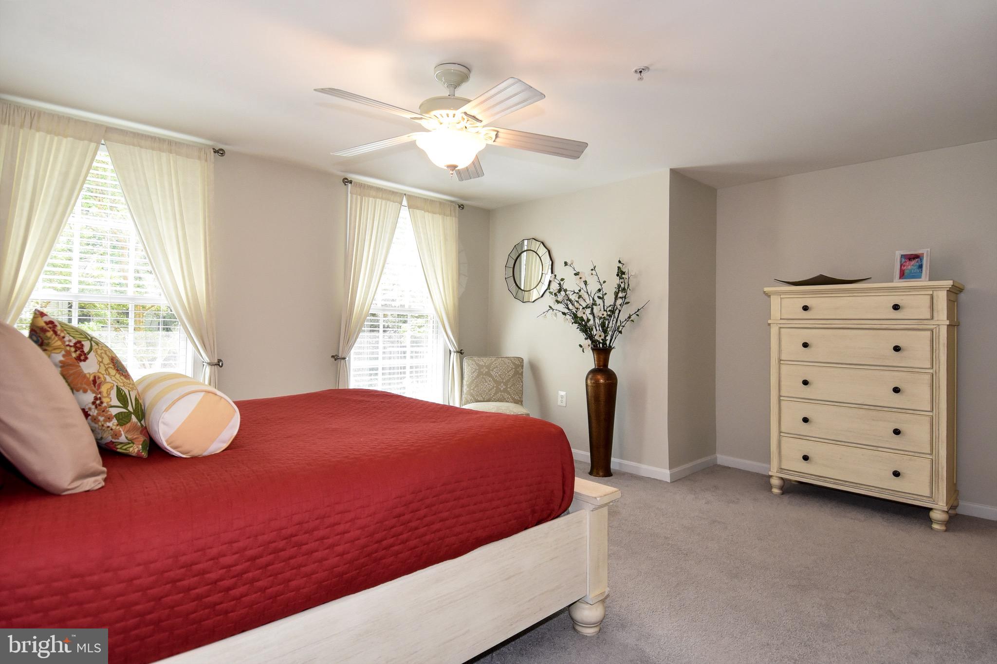 1927 Belmont Road Northwest, Unit 83 Washington, DC 20009 - Photo 19 of 27 Master bedroom suite includes alcove space