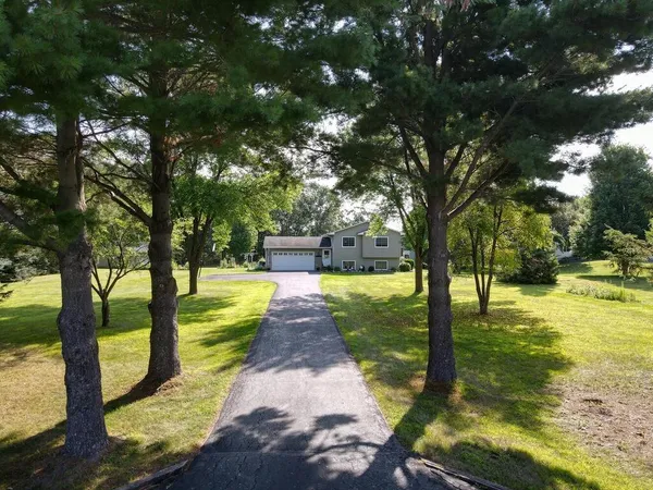 $649,900 | 30751 Wallmark Lake Drive, Chisago City, MN 55013