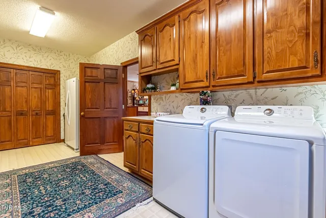 $805,000 | 19134 Amelia Drive, Abingdon, VA 24211