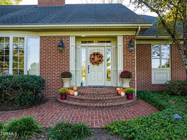 $805,000 | 19134 Amelia Drive, Abingdon, VA 24211