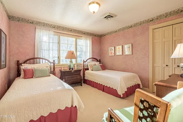 $805,000 | 19134 Amelia Drive, Abingdon, VA 24211