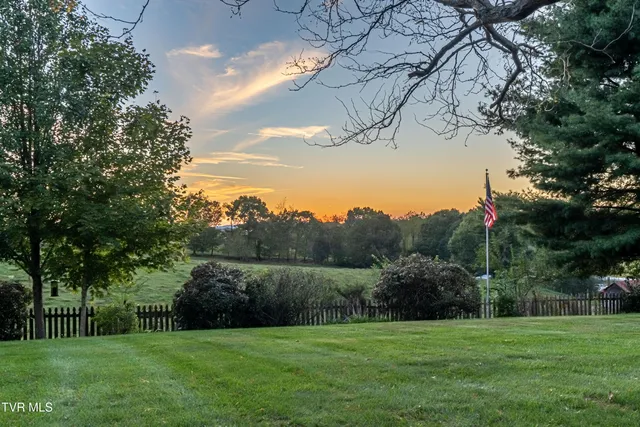 $805,000 | 19134 Amelia Drive, Abingdon, VA 24211