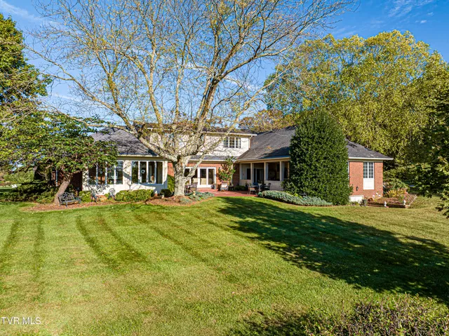 $805,000 | 19134 Amelia Drive, Abingdon, VA 24211