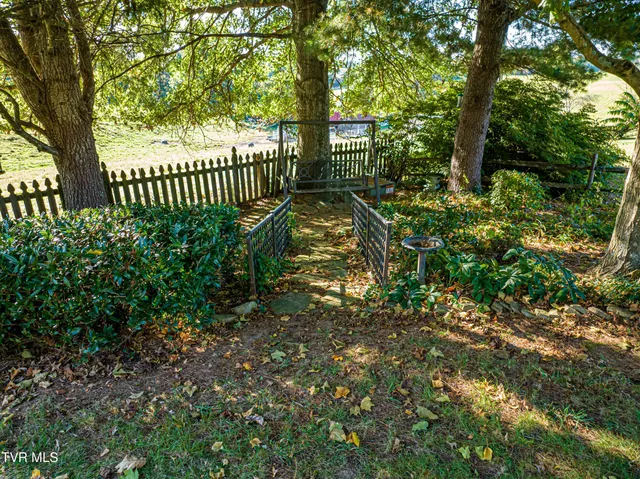 $805,000 | 19134 Amelia Drive, Abingdon, VA 24211