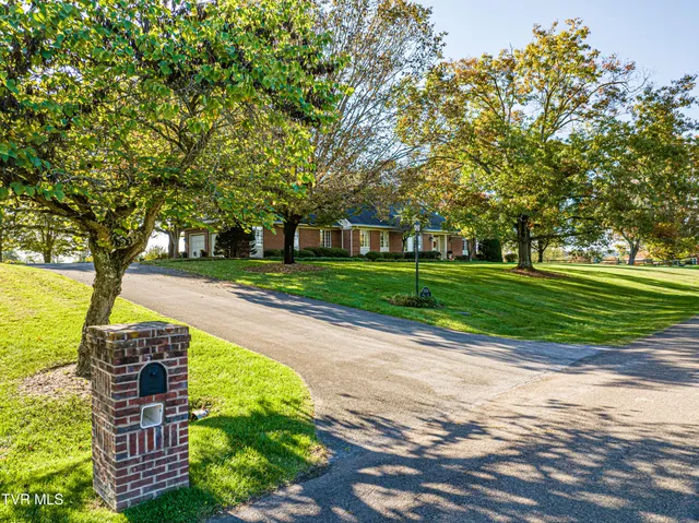 $805,000 | 19134 Amelia Drive, Abingdon, VA 24211