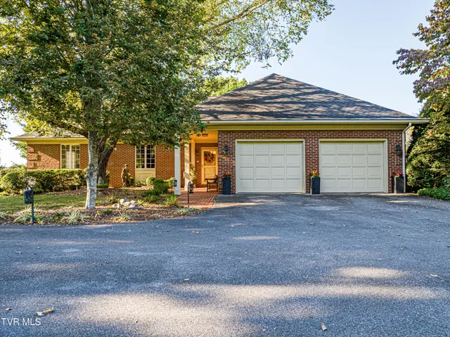 $805,000 | 19134 Amelia Drive, Abingdon, VA 24211
