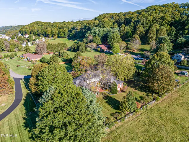 $805,000 | 19134 Amelia Drive, Abingdon, VA 24211